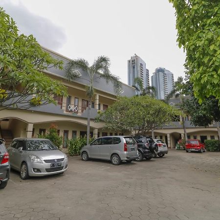Reddoorz Plus @ Karet Pedurenan 3 Jakarta Exterior photo