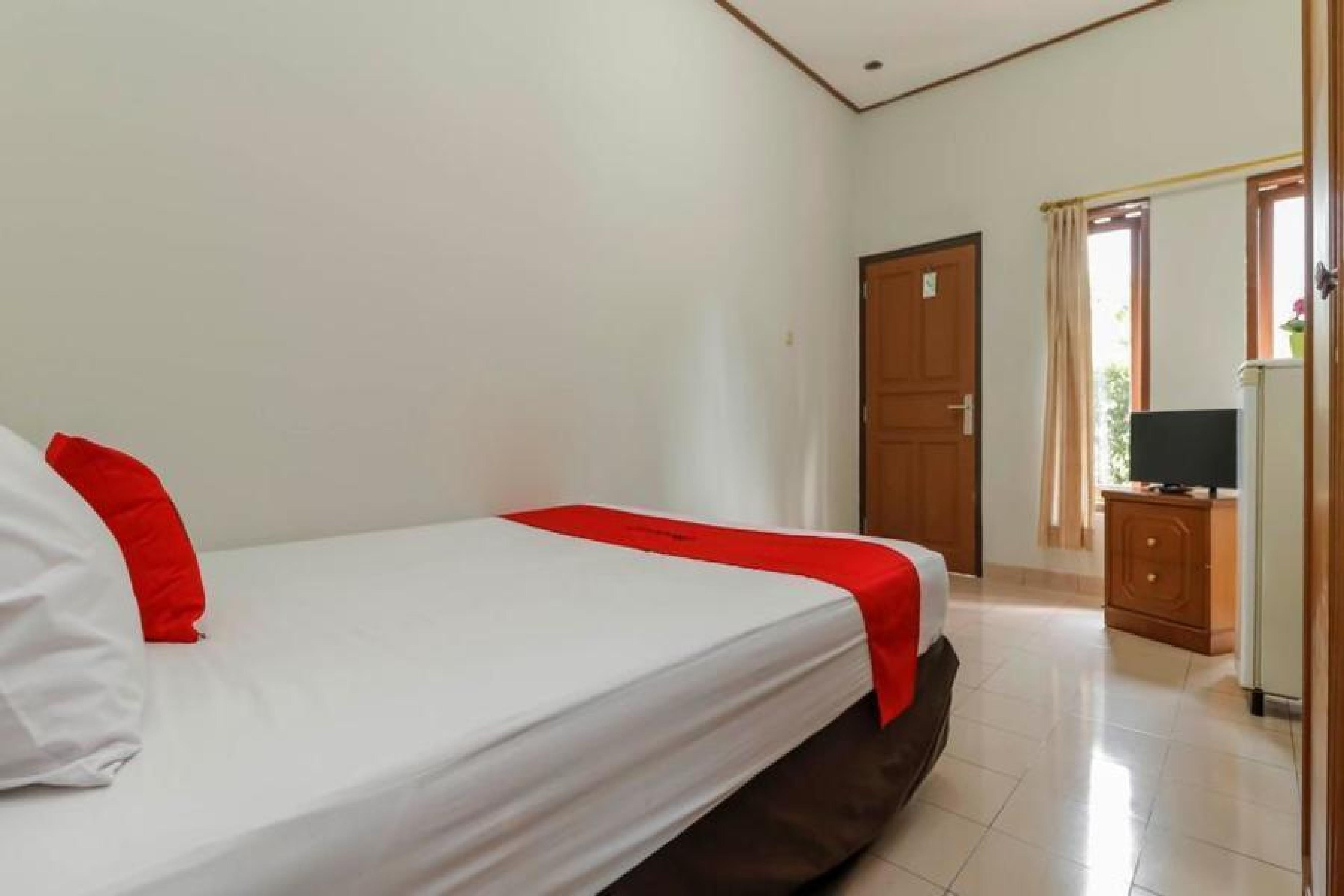 Reddoorz Plus @ Karet Pedurenan 3 Jakarta Exterior photo