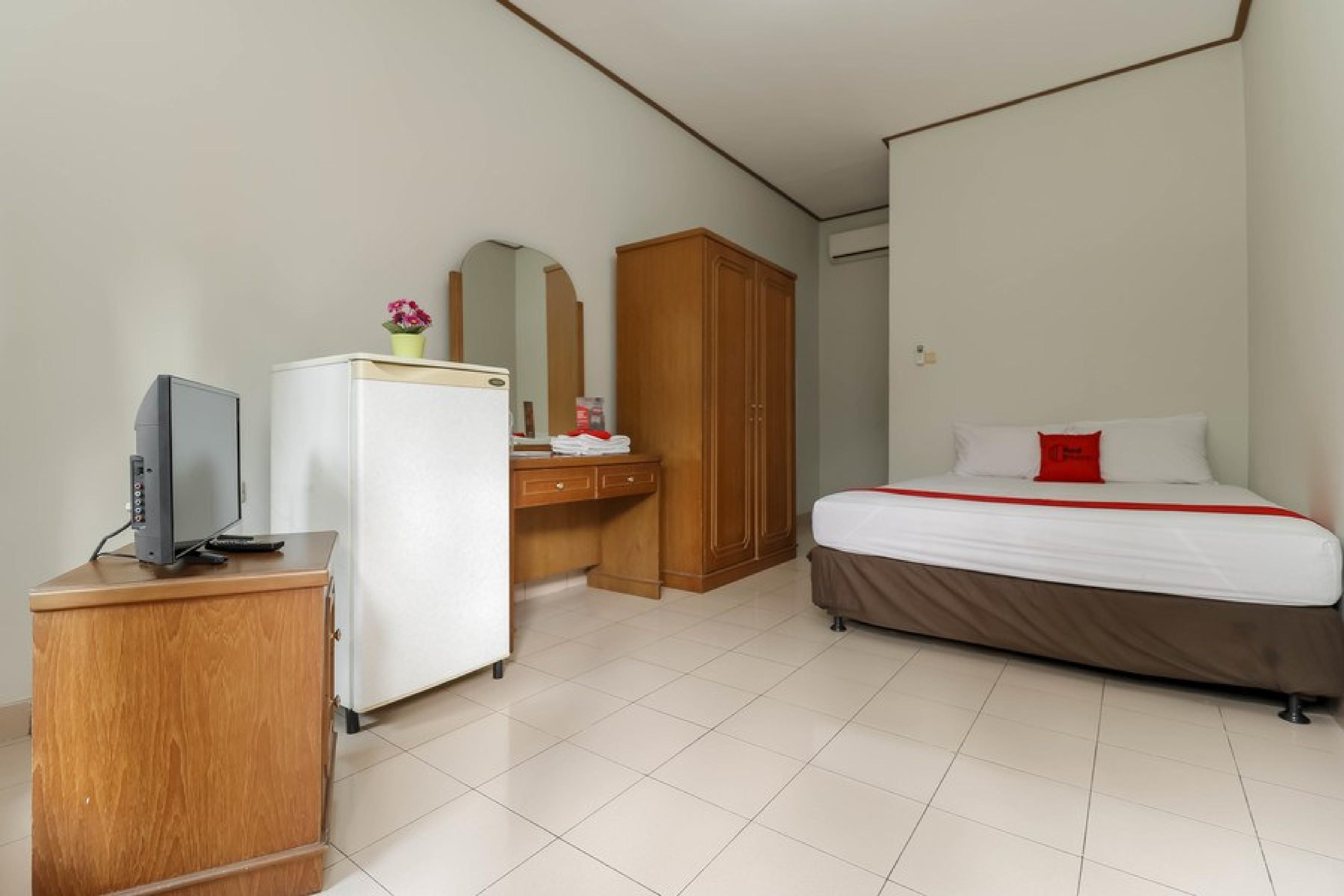 Reddoorz Plus @ Karet Pedurenan 3 Jakarta Exterior photo