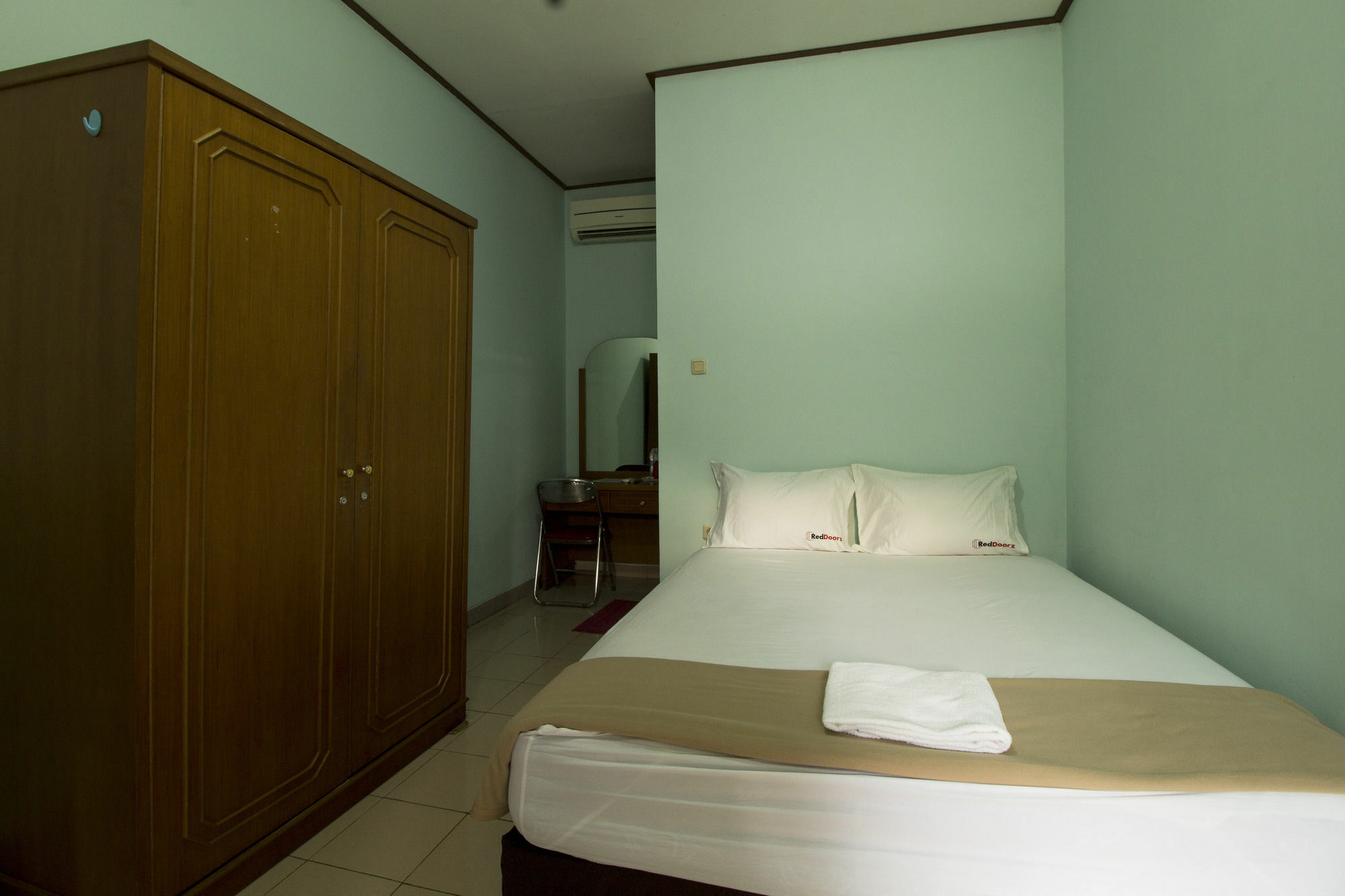Reddoorz Plus @ Karet Pedurenan 3 Jakarta Exterior photo