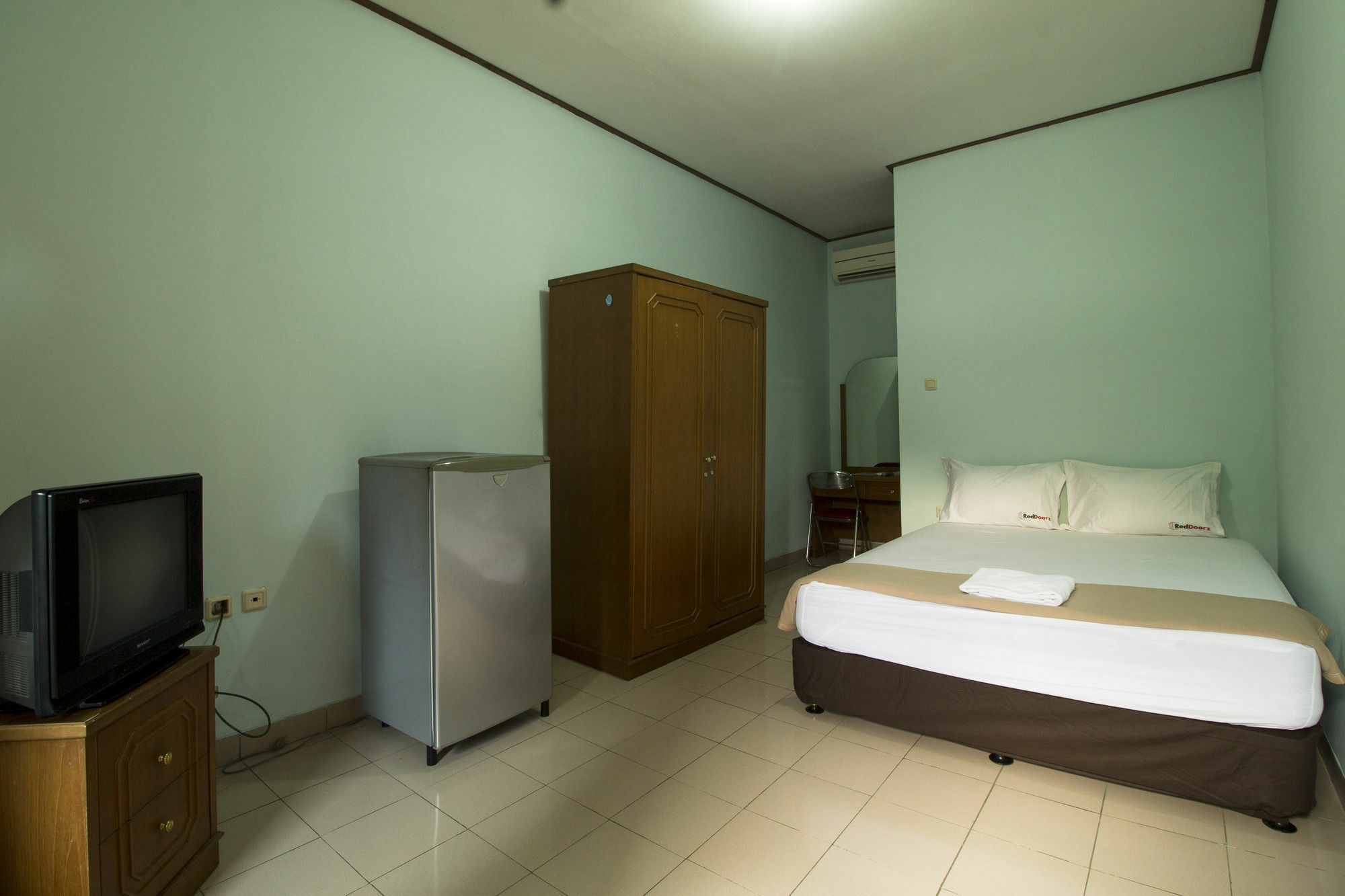 Reddoorz Plus @ Karet Pedurenan 3 Jakarta Exterior photo