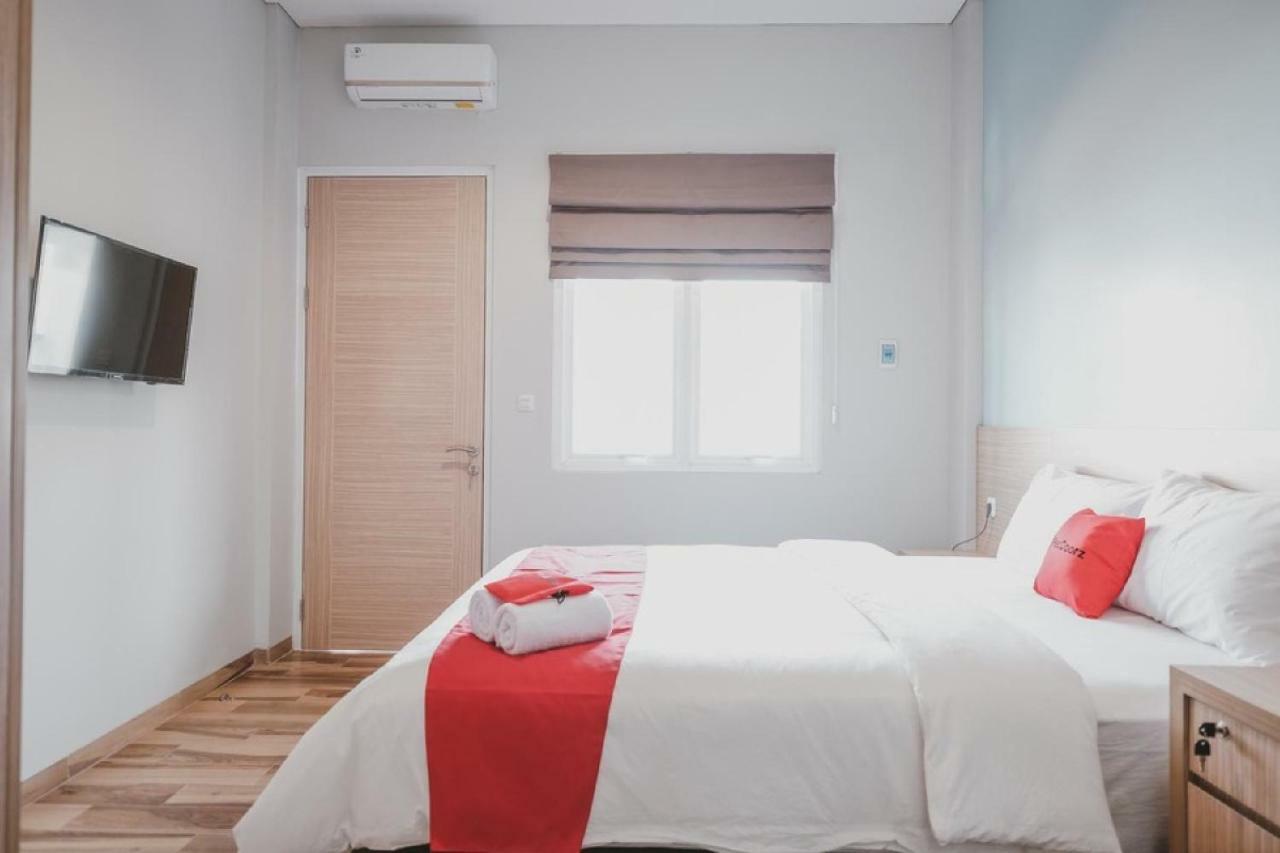 Reddoorz Plus @ Karet Pedurenan 3 Jakarta Exterior photo